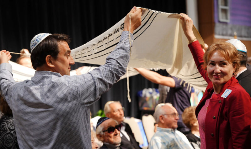 During World War II, many Survivors were denied the opportunity to celebrate their Bar or Bat Mitzvahs. Thanks to the Honig Family Foundation, we were able to host a B’nai Mitzvah for 59 Holocaust Survivors.