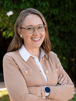 Dana Toppel Headshot 300x400